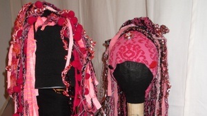 Perücken Upcycling: Ferienworkshop für Kinder