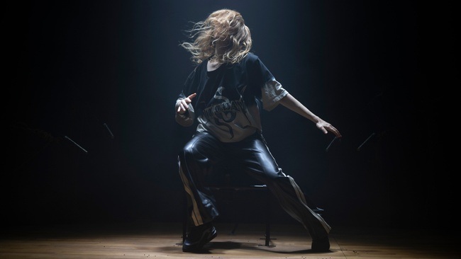 Kat Válastur, Dive into You