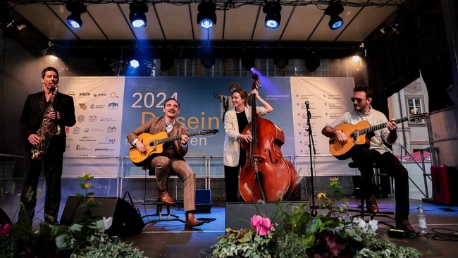 Julia Hornung & Collectif Django