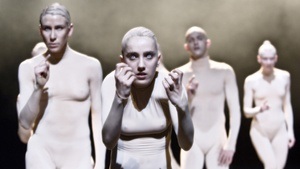Premiere: Tanz: Großes Haus: Corps de Walk: Hessisches Staatsballett Choreografie von Sharon Eyal und Gai Behar