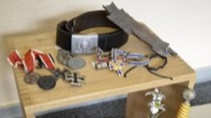 FÜHRUNG: Geschichte begreifen im Kölner EL-DE-Haus: Führung für sehbehinderte und blinde Menschen
