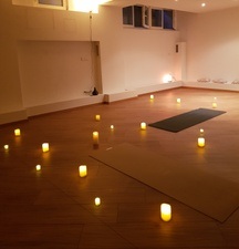 Candlelight Slow Glow - Yoga in English in Munich