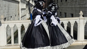 Fotoausstellung "Karneval in Venedig" von Wolfgang Niess im KunstGang der MHH