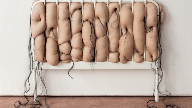 Eloise Harcourts Einzelausstellung “Shed”