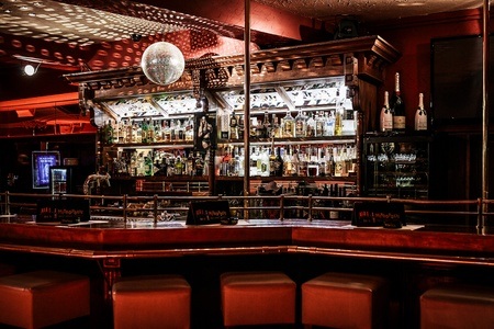 Hinter den Kulissen einer Table Dance Bar