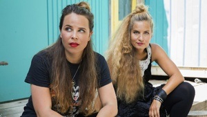 Suchtpotenzial - (S)Hitstorm - Ariane Müller & Julia Gámez Martín