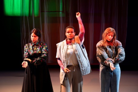 Die jüngste Tochter · Uraufführung