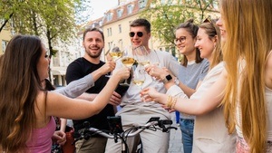 Wine & Food Walking Tour DREIMÜHLENVIERTEL! | Munich Wine Rebels