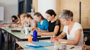 Zwischen Texten. Mittendrin - Abschlusslesung des ASH Masterstudiengangs 'Biographisches und Kreatives Schreiben'