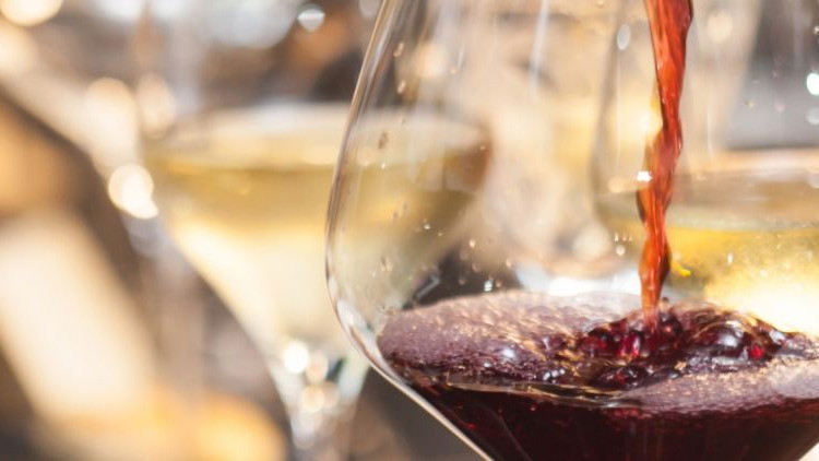 Titelbild der Veranstaltung Gold & Rubin – Von Chardonnay bis Chianti