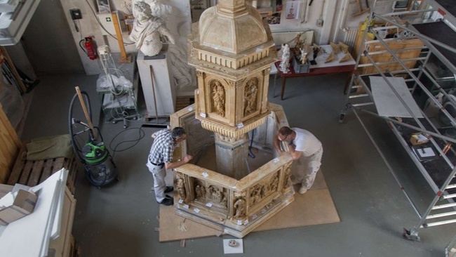 Das Taufbecken von Siena Geschichte, Restaurierung und Wiederaufstellung eines Gipsmodells