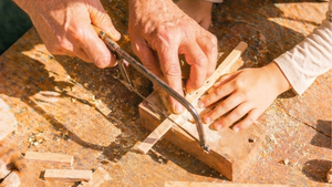 Familien-Kreativworkshop in Köln: Werken mit Holz