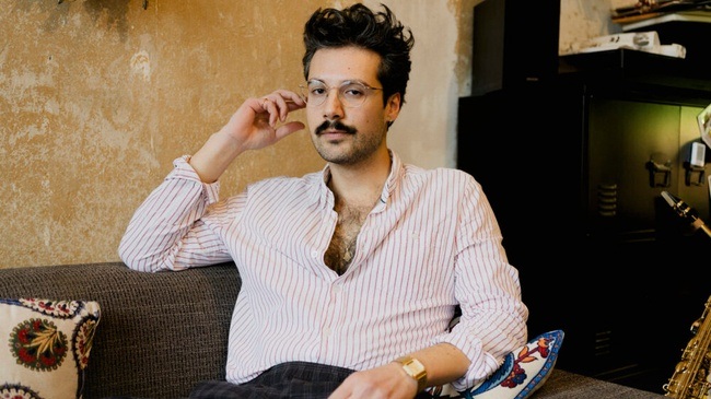 Radikal, Fatal, Explosiv Poetisch. Ozan Zakariya Keskinkiliç spricht mit Dominique Haensell über “Hundesohn”