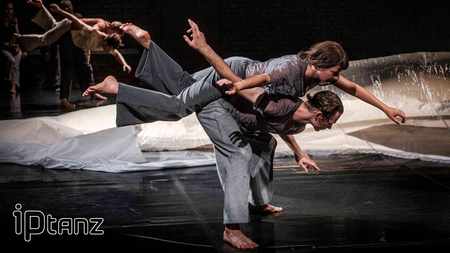 LOVE EAT (never) SLEEP, absence#6 - abstraction of memory, eine begehbare Tanzinstallation