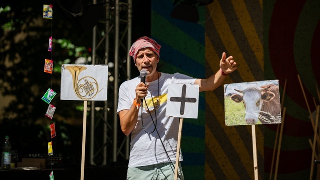 Brandneue Bärenwitze, Schimpfworträtsel und Witzemerktricks