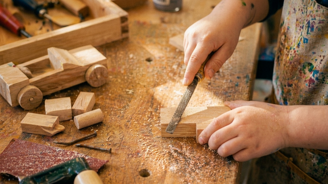 Sommerferienkurs in Köln für Kinder: Werken & Holz (7–9 Jahre)
