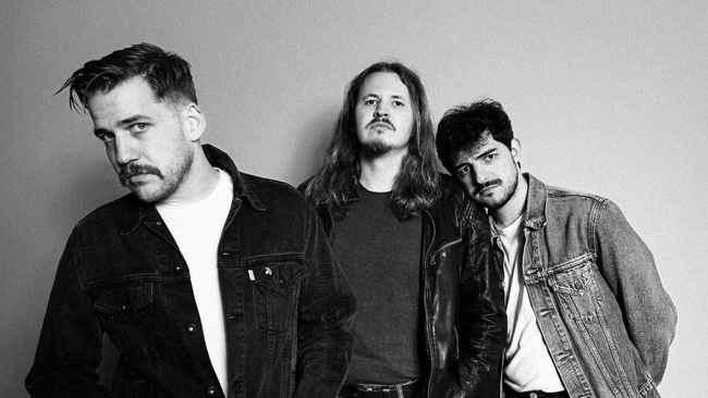 F+K LIVE SOUNDS: GLORIA ADÉ (Indie-Rock, DE) + DJ RENZO (90s / RnB / Dancehall / Latino)