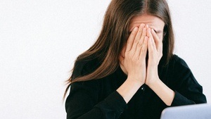 Forschung im Fokus: Paradox gestresst - Wie unser Gehirn entscheidet, wem wir helfen