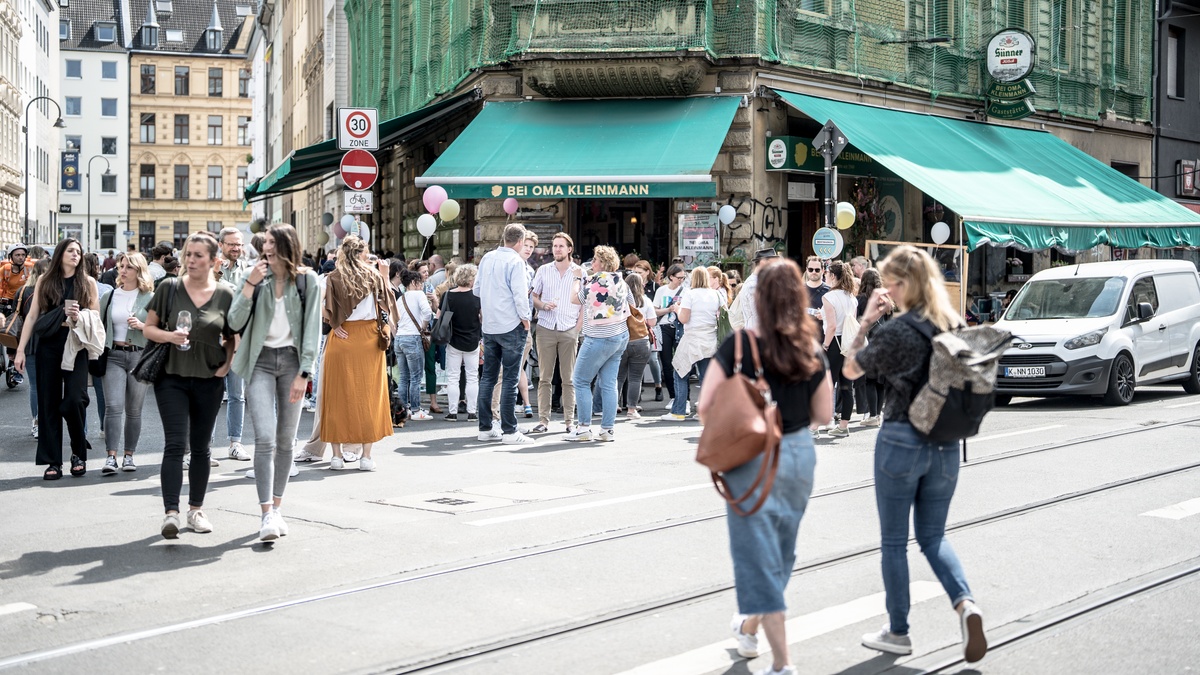 NUBBELDIENSTAG BEI OMA KLEINMANN