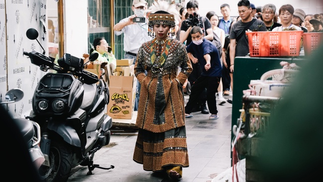 Tanztriennale 2026: Ljuzem Madiljin - Ljuzem's Walk in Hamburg