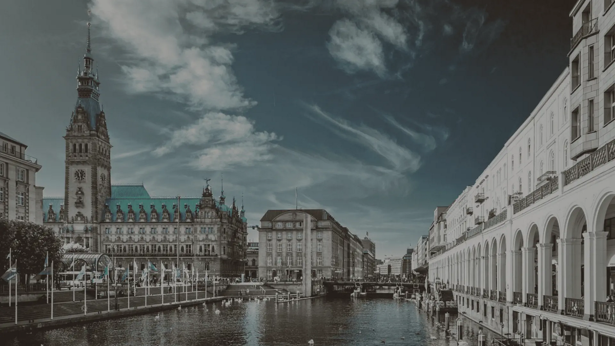 Stadtansicht von Hamburg als Kulisse der Outdoor-Gameshow Adventure Battle