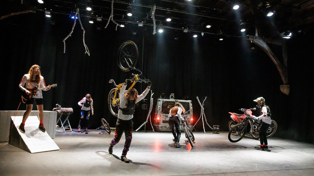 Feels Like Falling // Mareike Fiege