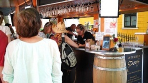 1. - 3. Mai 2026: KUNST trifft WEIN rund um den idyllischen Dorfteich Lichtenrade in Berlin