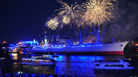 Cap San Disco Hafengeburtstag | Großes Hafenfeuerwerk | 3 Dancefloors