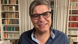 Christof Meueler: Die Welt in Schach halten – das Leben des Wiglaf Droste