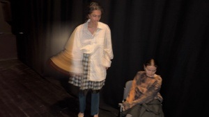 Performance von Ewa Dziarnowska (work in progress)