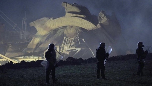 UNTER UNS - eine szenische Lesung*