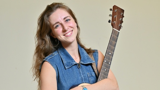 Couch & Concert - Rachel Hill