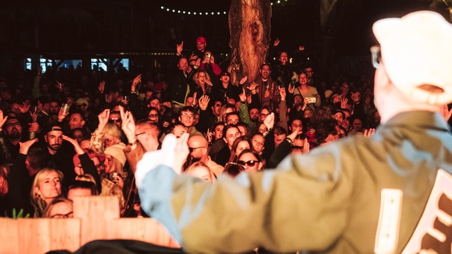 FRITZ KALKBRENNER auf Wolkezwei • Sonntags - Tages Open Air • Leipzigs urbane Stadtidylle an der AWK