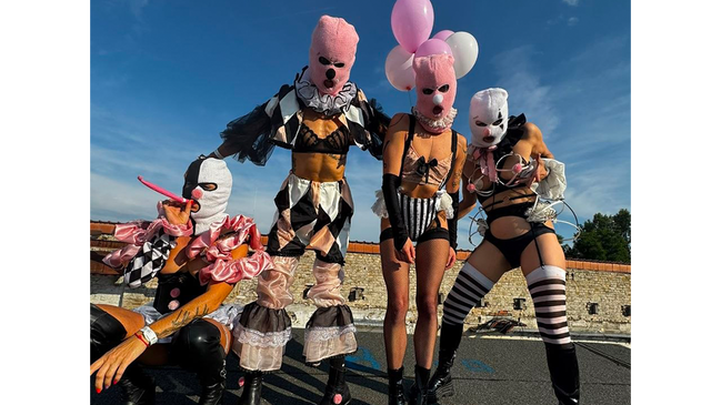 ★ FEMINIST CIRCUS & PHYSICAL THEATER ★ "All Clowns Are Beings"