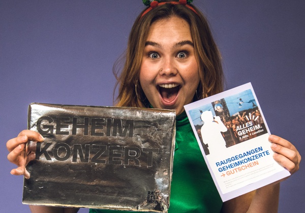 HOLY MOLY: Give away secret concert vouchers for Christmas!