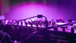 Hängin w/ Dennis Wagner + tba