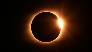 Zwei totale Sonnenfinsternisse in Europa 2026 & 2027