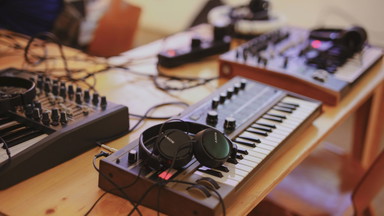 KlangwerkStadt @ ligeti zentrum: Synthesizer Workshop: Minimal — Raum, Wiederholung, Puls