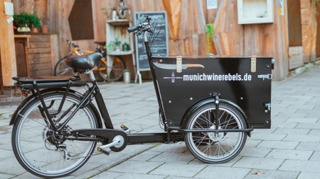 Wine & Food Walking Tour ALTGIESING! | Munich Wine Rebels