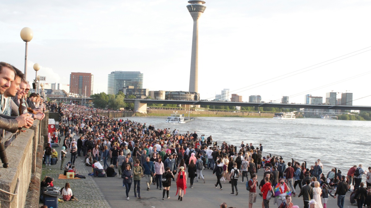 Stadtstrand Oberkasseler Brücke