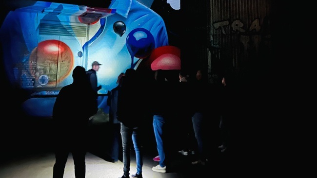 Mit tipBerlin Backstage nachts auf dem Teufelsberg: Die Taschenlampen-Tour