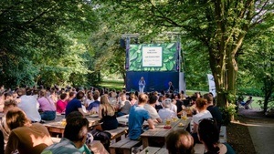 Science Slam - Wissen zapfen im Biergarten