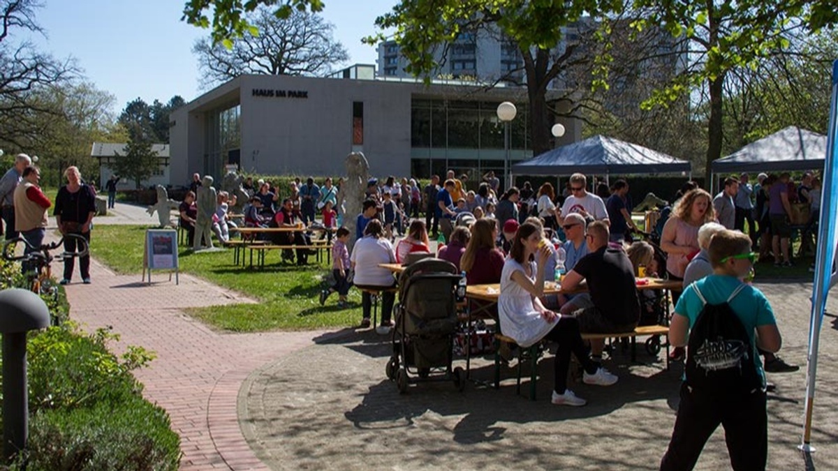 Sommer im Park - Sommerfest der KulturAmbulanz mit Krempelkultur, Live- Musik und Theater