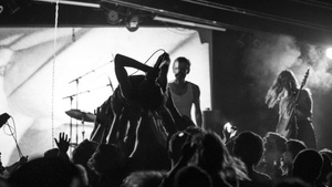 Konzert: Plattenbau / Weinroter Regen (Post-Punk)