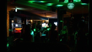 Von der Bar, hinters Deck