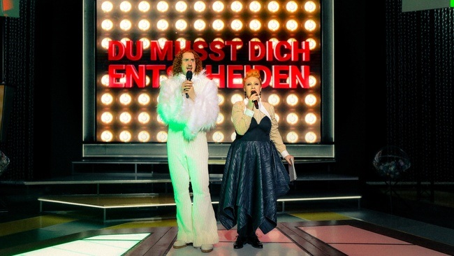 DU MUSST DICH ENTSCHEIDEN!