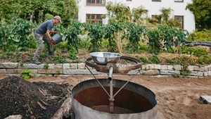 Fruchtbare Erde selbst gemacht – mit Pflanzenkohle