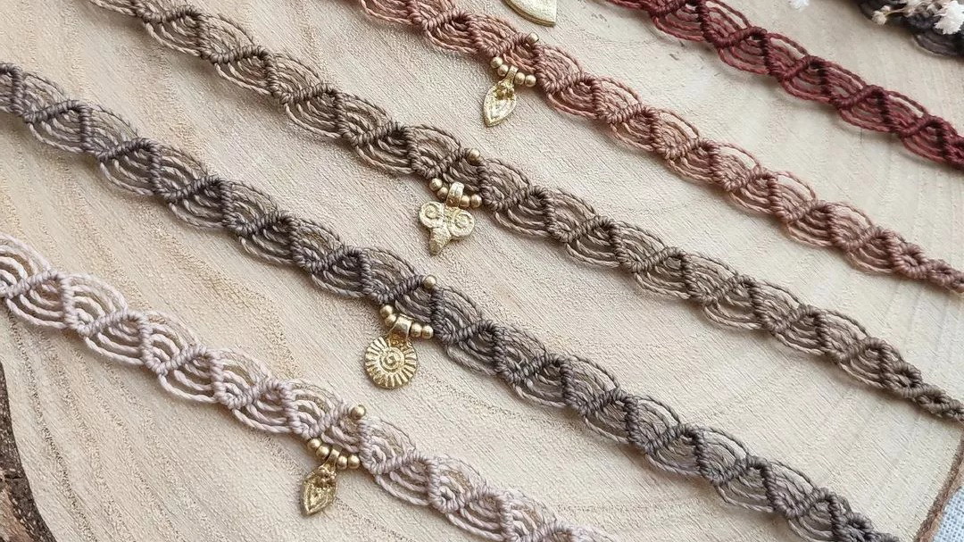 Schmuck-Workshop: Armband, Fußband, Kette mit Wellenmuster