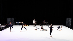 Tanzperformance Köln Story – A 2025 re-imagining of Merce Cunningham’s Story (1963)