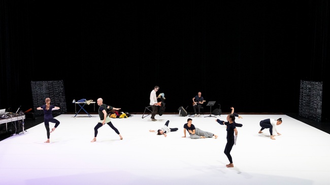 Tanzperformance Köln Story – A 2025 re-imagining of Merce Cunningham’s Story (1963)